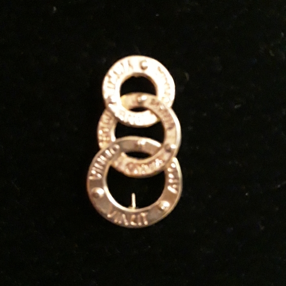 Triple Rings Pin - Picture 2 of 5